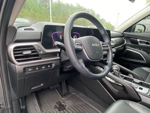 Used 2025 Kia Telluride S FWD image 9