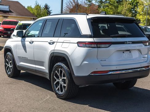 Used 2024 Jeep Grand Cherokee Limited AWD/4WD image 10