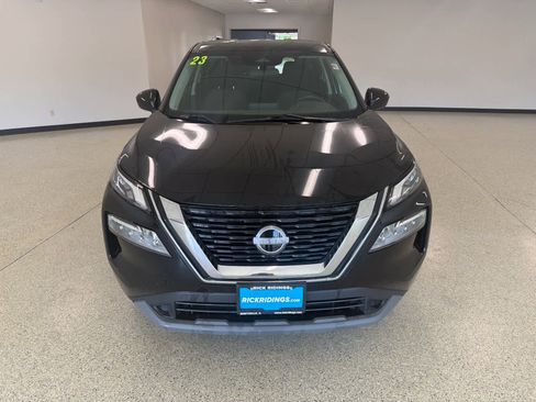 Used 2023 Nissan Rogue SV FWD image 2