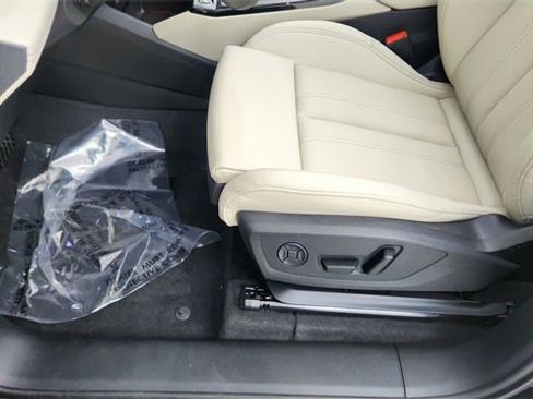 Used 2025 Audi Q6 e-tron Premium Plus w/ Premium Plus image 33