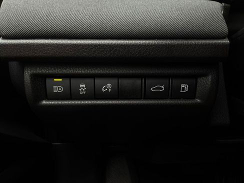 Used 2025 Toyota Camry LE FWD image 21