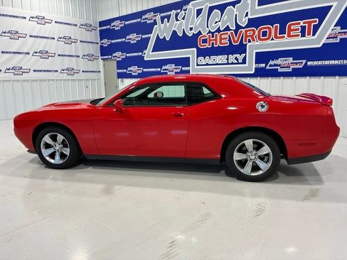 Used 2019 Dodge Challenger SXT RWD image 3