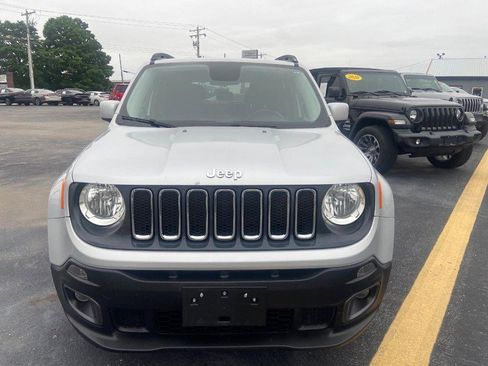 Used 2016 Jeep Renegade Latitude w/ Cold Weather Group FWD image 2