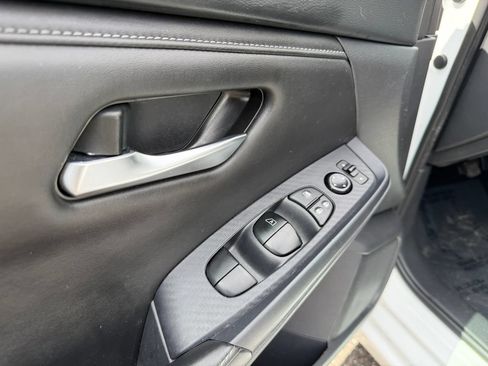 Used 2024 Nissan Sentra SV FWD image 15
