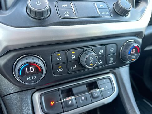 Used 2023 GMC Acadia SLE w/ Driver Convenience Package AWD/4WD image 18