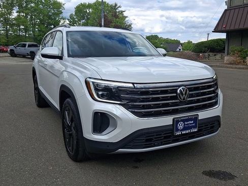 Certified 2026 Volkswagen Atlas SE w/ Panoramic Sunroof Package AWD/4WD image 2