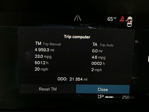 Certified 2024 Volvo XC60 B5 Plus image 12