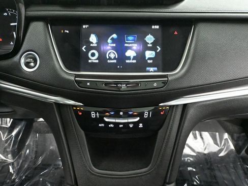 Used 2017 Cadillac XT5 Luxury image 37