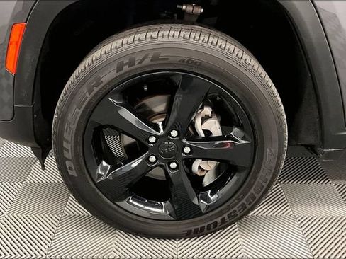 Used 2024 Jeep Grand Cherokee Altitude AWD/4WD image 10