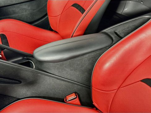 Used 2022 Ferrari Roma RWD image 26
