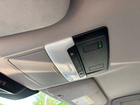 Used 2024 Nissan Pathfinder SV FWD image 27