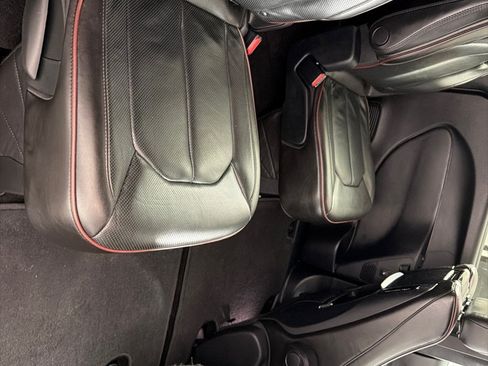 Used 2020 Chrysler Pacifica Limited FWD image 22
