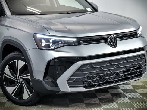 New 2026 Volkswagen Taos SE AWD/4WD image 2