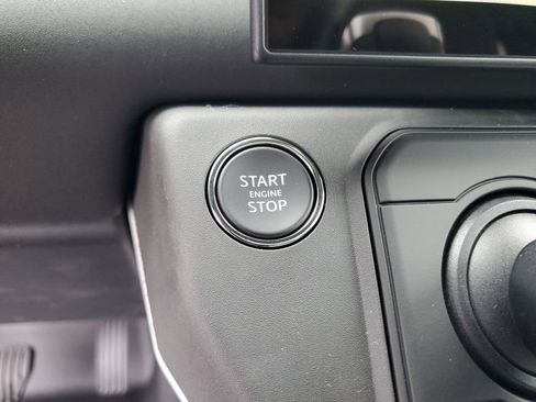 Used 2026 Land Rover Defender 130 X-Dynamic SE AWD/4WD image 19