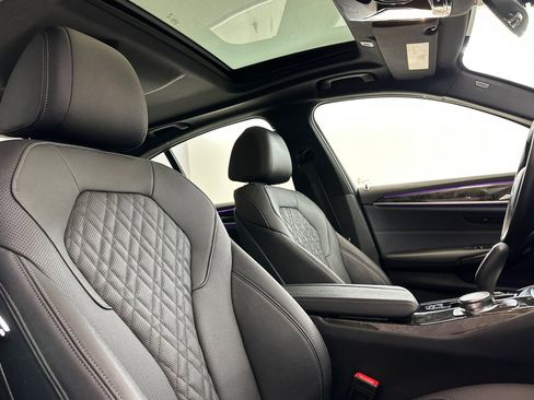 Certified 2023 BMW 530i w/ Convenience Package image 31