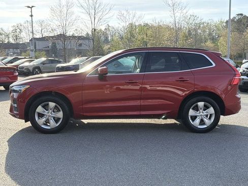 Used 2022 Volvo XC60 B5 Momentum image 6