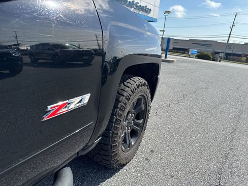 Used 2017 Chevrolet Silverado 1500 LT w/ Midnight Edition image 5