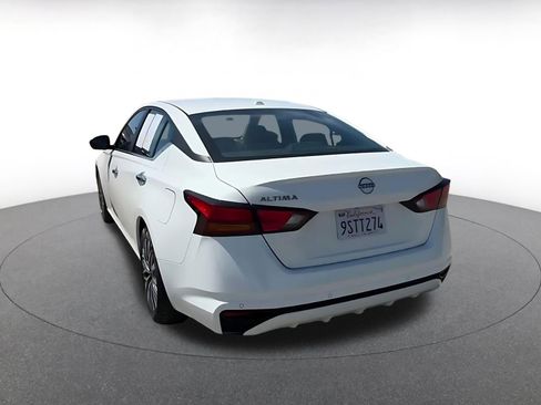 Used 2025 Nissan Altima 2.5 SV FWD image 11