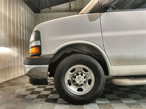 Used 2023 Chevrolet Express 2500 w/ Driver Convenience Package image 27