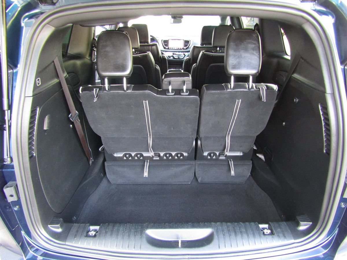 Used 2025 Chrysler Pacifica Limited FWD image 24