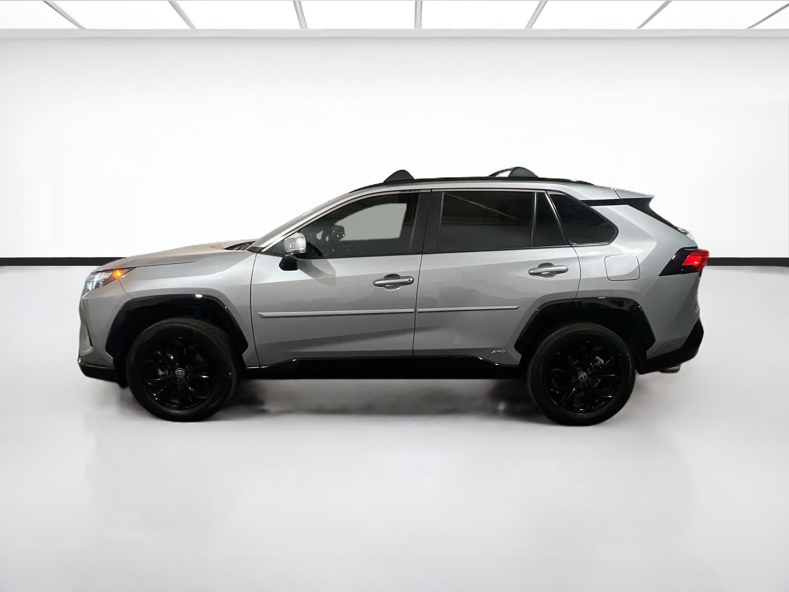 Used 2022 Toyota RAV4 SE w/ Convenience Package AWD/4WD image 22