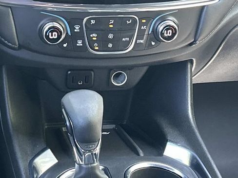 Used 2023 Chevrolet Traverse LT FWD image 28
