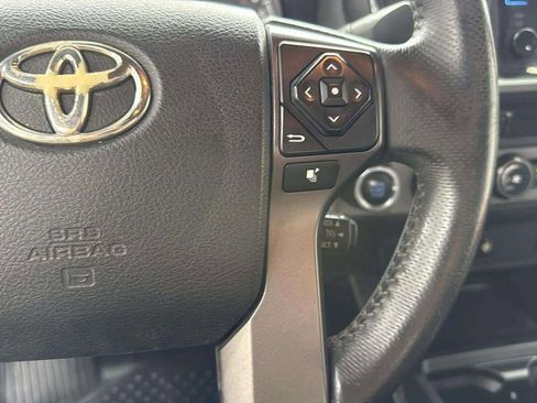 Used 2017 Toyota Tacoma TRD Sport w/ Tow Package (A/T) image 11