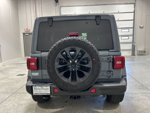 Used 2025 Jeep Wrangler Unlimited Sahara AWD/4WD image 7
