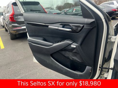 Used 2021 Kia Seltos SX w/ SX Sunroof Package image 26