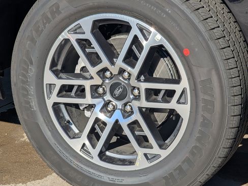 New 2025 Ford Expedition Active image 9