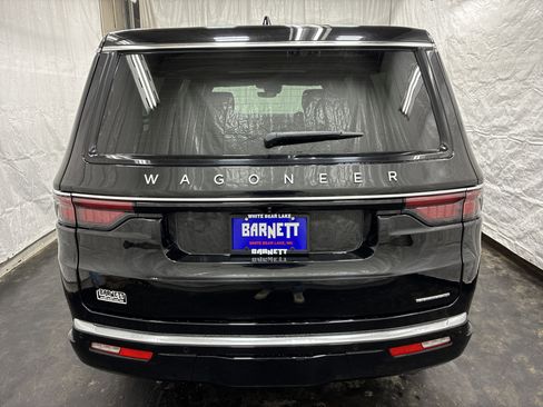 Used 2024 Jeep Wagoneer L Series III w/ Premium Group I AWD/4WD image 9