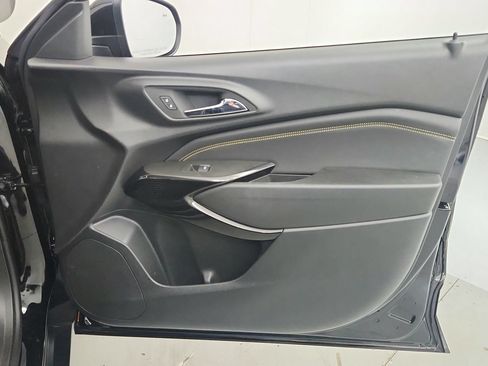 Used 2024 Chevrolet Trax LT w/ Sunroof Package FWD image 29