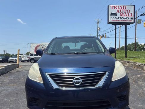 Used 2013 Nissan Versa SV image 2