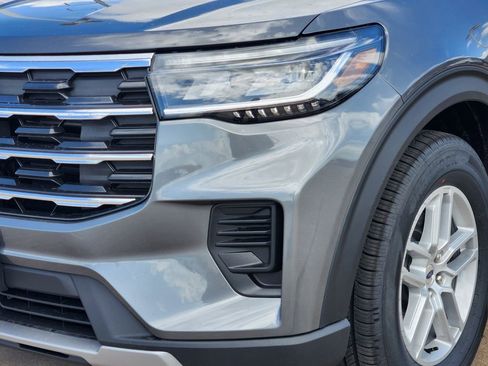 New 2026 Ford Explorer Active RWD image 6