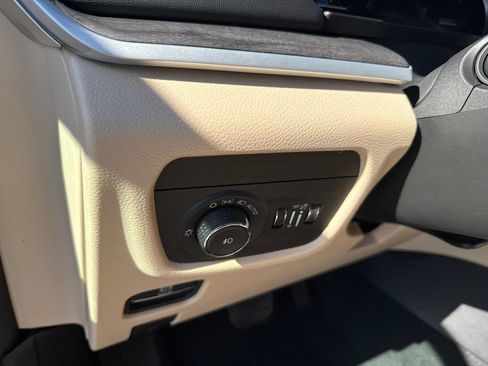 Used 2025 Jeep Grand Cherokee Limited AWD/4WD image 16