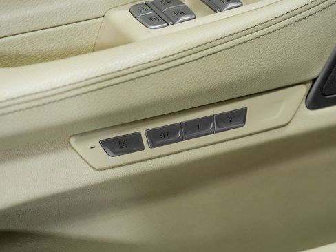 Used 2017 BMW 740i xDrive image 41