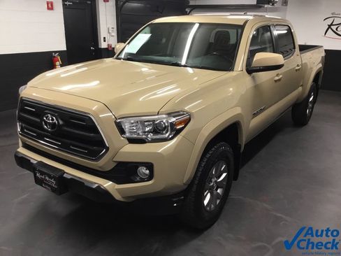 Used 2016 Toyota Tacoma SR5 w/ SR5 Appearance Package (SN) AWD/4WD image 6