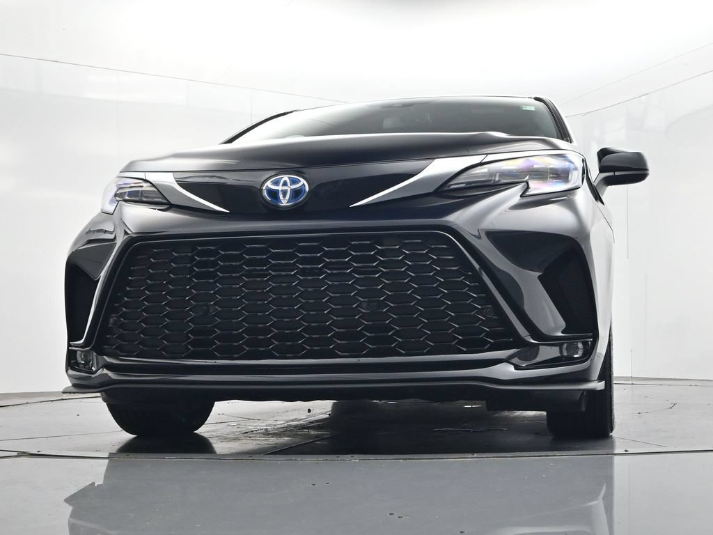 Used 2024 Toyota Sienna XSE w/ XSE Plus Package AWD/4WD image 36
