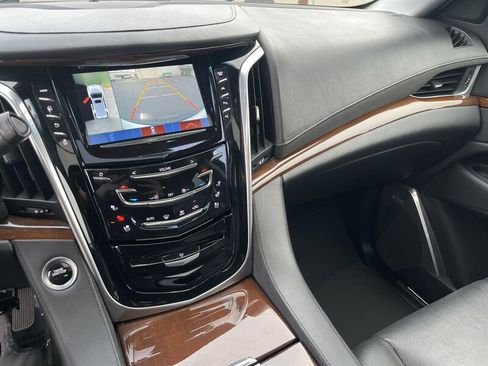 Used 2020 Cadillac Escalade ESV Luxury image 50