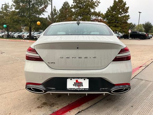 Used 2025 Genesis G70 2.5T image 7