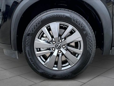 Used 2025 Nissan Pathfinder SV image 10