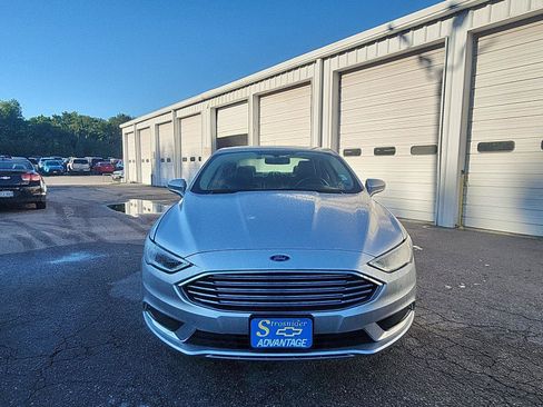 Used 2018 Ford Fusion SE w/ Fusion SE Technology Package FWD image 8