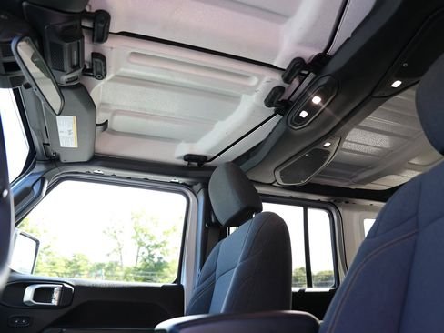 Used 2024 Jeep Wrangler Sport S image 4