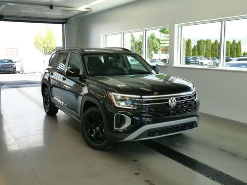 New 2026 Volkswagen Atlas Peak Edition AWD/4WD image 1