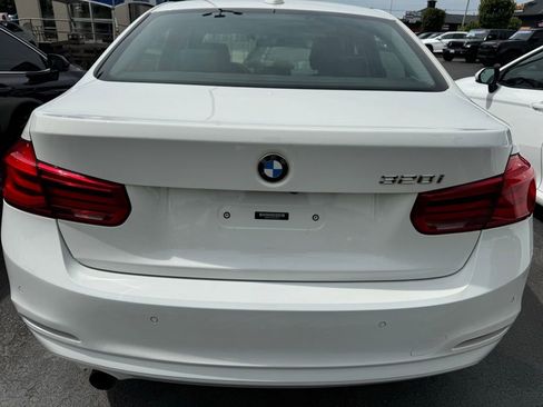 Used 2017 BMW 320i Sedan RWD image 3