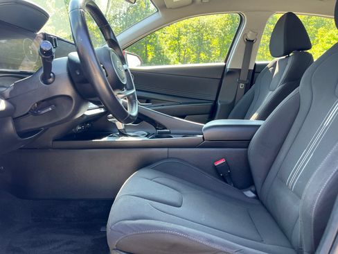Used 2023 Hyundai Elantra SEL w/ Convenience Package FWD image 16