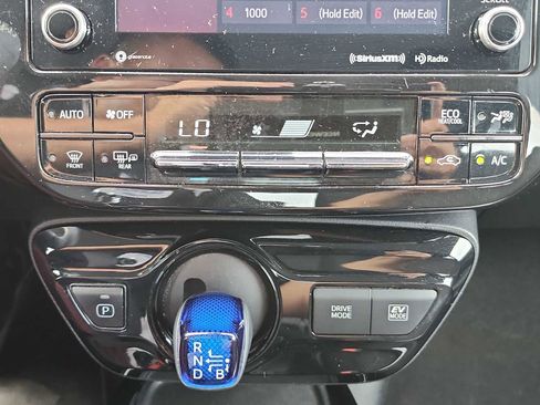 Used 2022 Toyota Prius LE image 19
