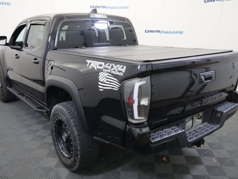 Used 2021 Toyota Tacoma TRD Off-Road w/ TRD Premium Off Road Package AWD/4WD image 10