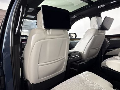Used 2025 Cadillac Escalade Sport Platinum w/ LPO, Floor Liner Package AWD/4WD image 21