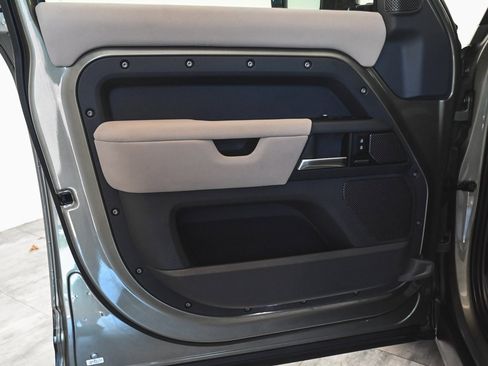 Used 2023 Land Rover Defender 110 X-Dynamic SE image 7